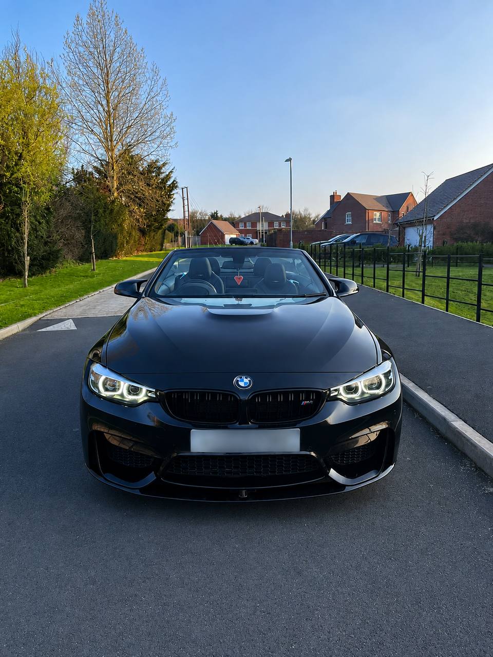 BMW M4 Competition - Slide 1