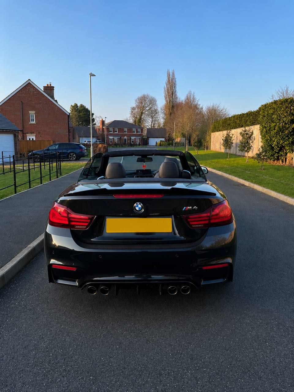 BMW M4 Competition - Slide 2